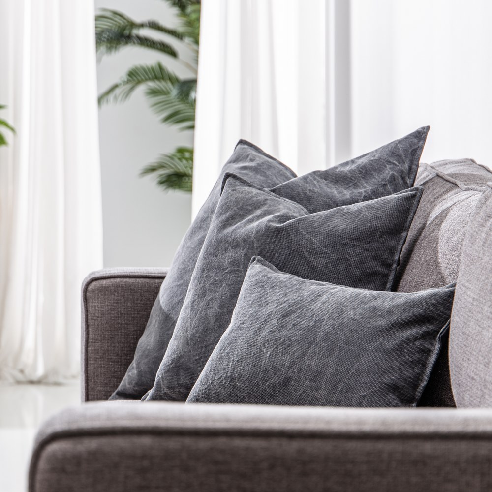 COJÍN GRIS OSCURO 100% ALGODÓN 45 X 45 CM - Imagen 2